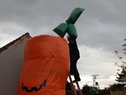 Převlékáme čarodějnici za Obří Halloweenskou mrkvodýni